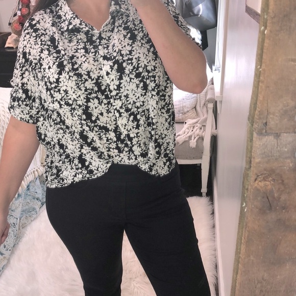 En creme size medium black & white floral shirt - Picture 3 of 7